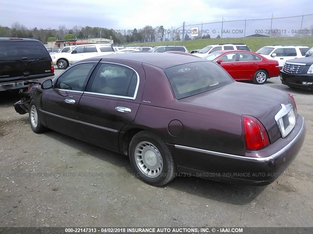 1LNHM81W2YY939071 - 2000 LINCOLN TOWN CAR EXECUTIVE RED photo 3