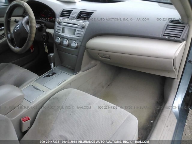 4T1BK3EK8AU602259 - 2010 TOYOTA CAMRY SE/LE/XLE GREEN photo 5