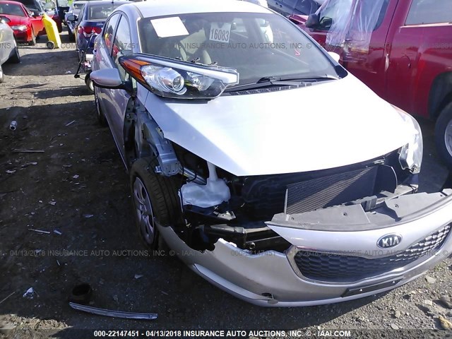 KNAFK4A62G5487128 - 2016 KIA FORTE LX SILVER photo 6