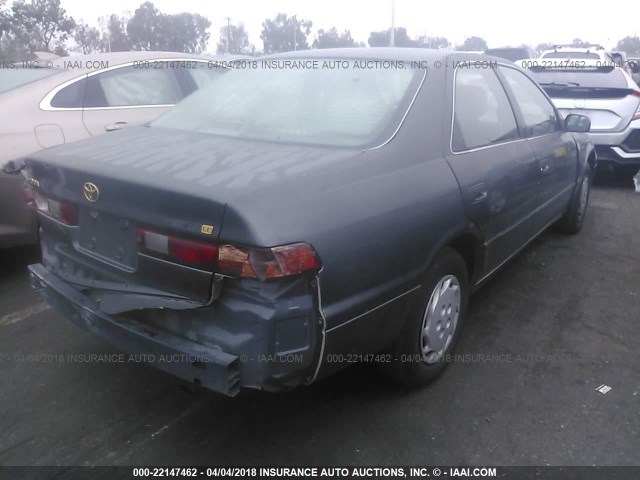 JT2BG22K4V0073189 - 1997 TOYOTA CAMRY LE/XLE GRAY photo 4
