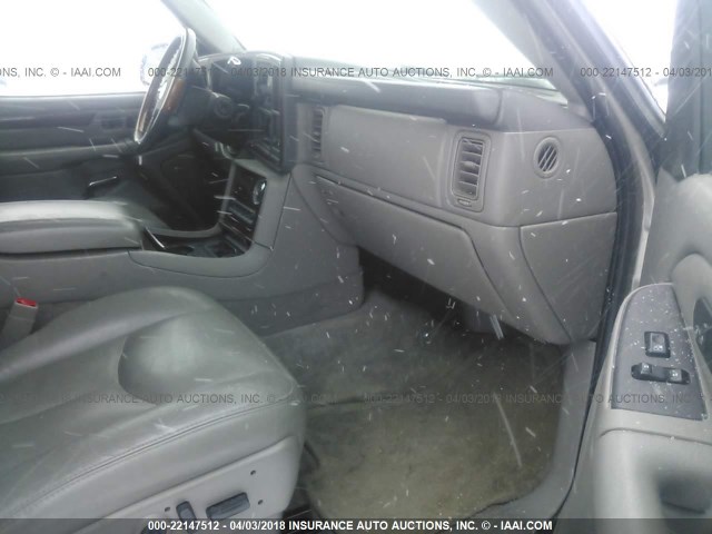 1GYEK63N14R136465 - 2004 CADILLAC ESCALADE LUXURY ნაცრისფერი ფოტო 5