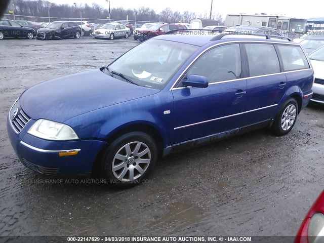 WVWVD63B22E028740 - 2002 VOLKSWAGEN PASSAT GLS BLUE photo 2