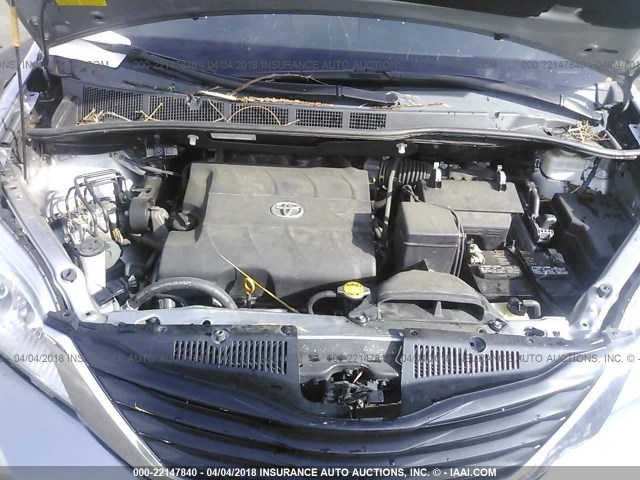 5TDKK3DCXCS243051 - 2012 TOYOTA SIENNA LE SILVER photo 10