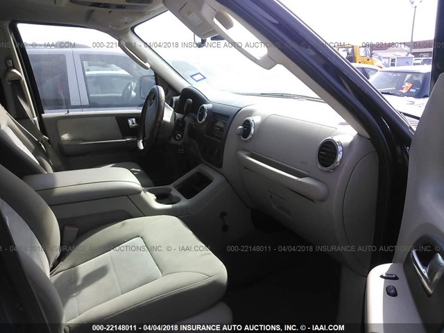 1FMRU15W13LB40104 - 2003 FORD EXPEDITION XLT შავი ფოტო 5