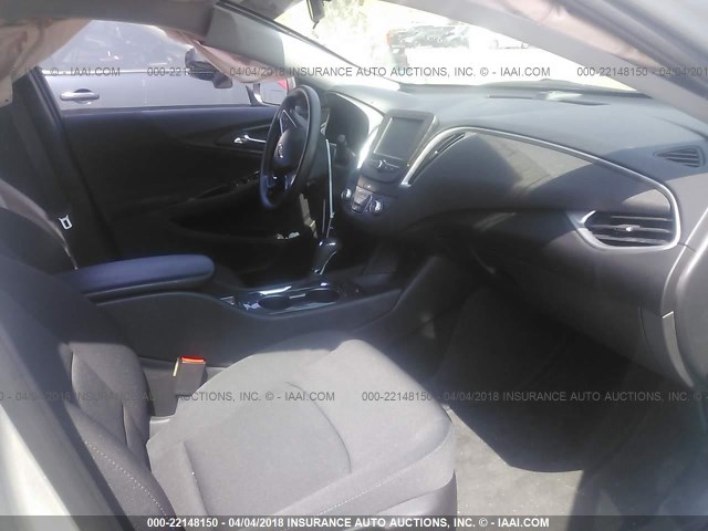 1G1ZB5ST5HF222069 - 2017 CHEVROLET MALIBU LS ვერცხლისფერი ფოტო 5