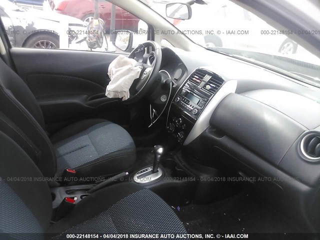 3N1CE2CP9FL417926 - 2015 NISSAN VERSA NOTE S/S PLUS/SV/SL/SR SILVER photo 5
