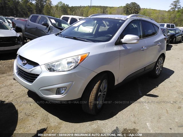 KM8JU3AC1AU052777 - 2010 HYUNDAI TUCSON GLS/LIMITED SILVER photo 2