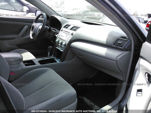 JTNBK46K893040966 - 2009 TOYOTA CAMRY SE/LE/XLE GRAY photo 5