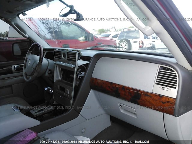 5LMFU27505LJ05745 - 2005 LINCOLN NAVIGATOR წითელი ფოტო 5