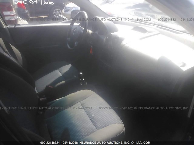 KL1TD66638B166424 - 2008 CHEVROLET AVEO LS BLACK photo 5