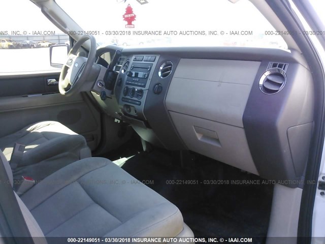 1FMFU16567LA79069 - 2007 FORD EXPEDITION XLT WHITE photo 5