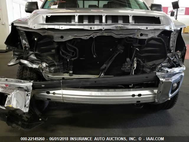 5TFUY5F16HX658240 - 2017 TOYOTA TUNDRA DOUBLE CAB SR/SR5/TRD PRO SILVER photo 6