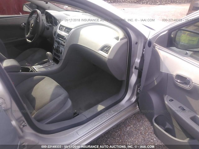 1G1ZG57B49F243577 - 2009 CHEVROLET MALIBU LS 银色 照片 5