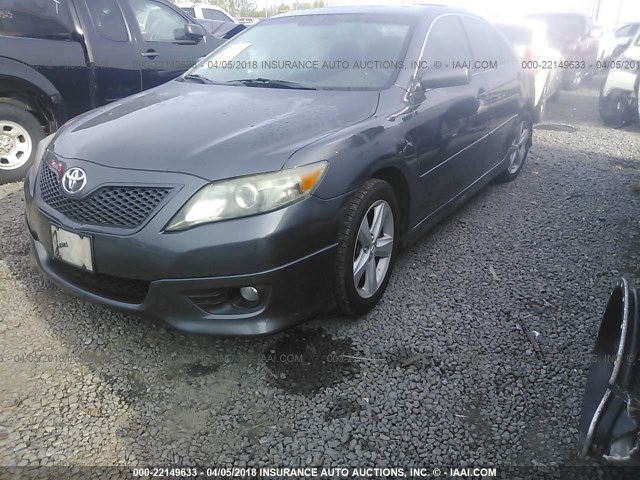 4T1BF3EK3BU606970 - 2011 TOYOTA CAMRY SE/LE/XLE GRAY photo 2