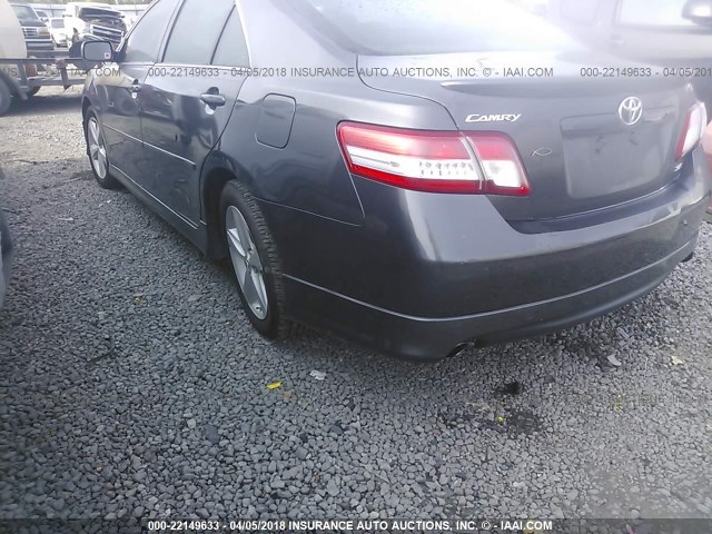 4T1BF3EK3BU606970 - 2011 TOYOTA CAMRY SE/LE/XLE GRAY photo 3