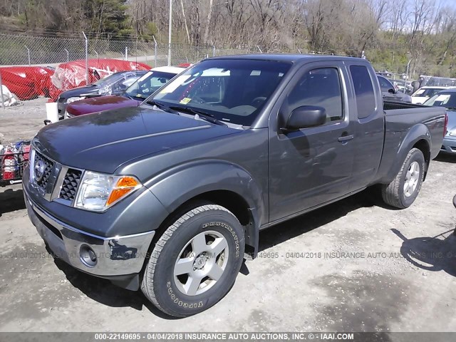 1N6AD06W56C439512 - 2006 NISSAN FRONTIER KING CAB LE/SE/OFF ROAD GRAY photo 2