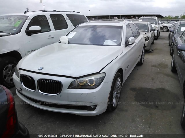 WBAKX6C52CC197168 - 2012 BMW 750 I WHITE photo 2