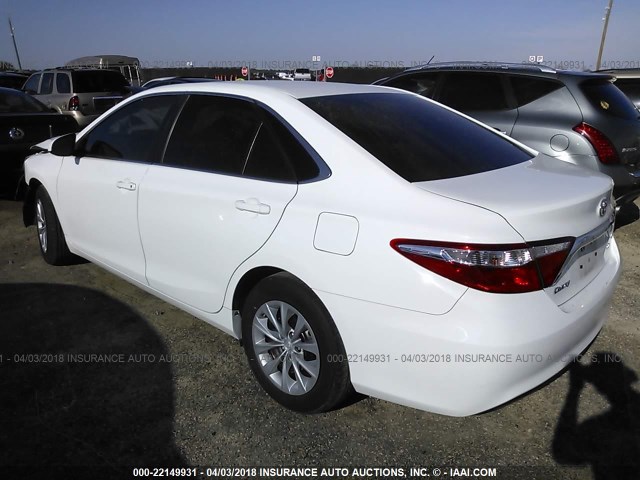 4T4BF1FK9GR542160 - 2016 TOYOTA CAMRY LE/XLE/SE/XSE WHITE photo 3
