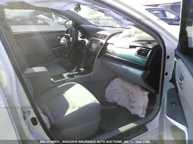 4T4BF1FK9GR542160 - 2016 TOYOTA CAMRY LE/XLE/SE/XSE WHITE photo 5