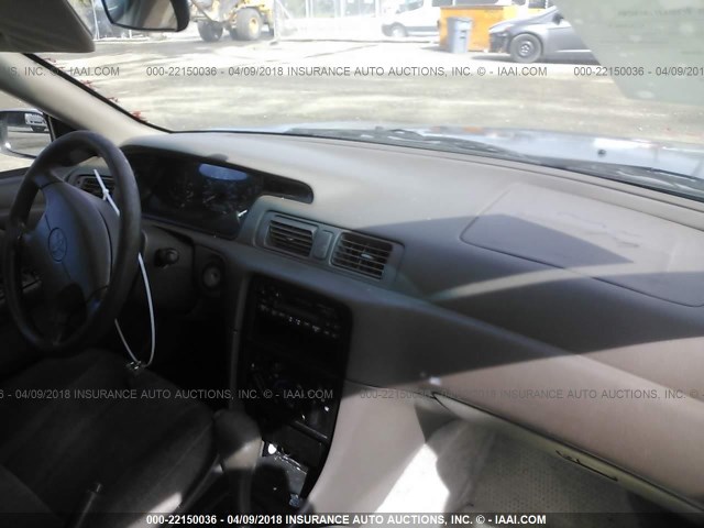 JT2BG22K5W0232481 - 1998 TOYOTA CAMRY CE/LE/XLE 米色 照片 5