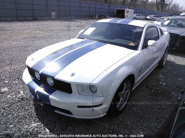 1ZVHT82H595109272 - 2009 FORD MUSTANG GT WHITE photo 2