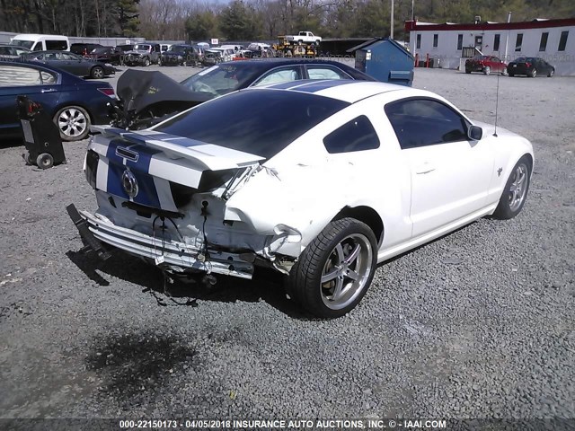 1ZVHT82H595109272 - 2009 FORD MUSTANG GT WHITE photo 4