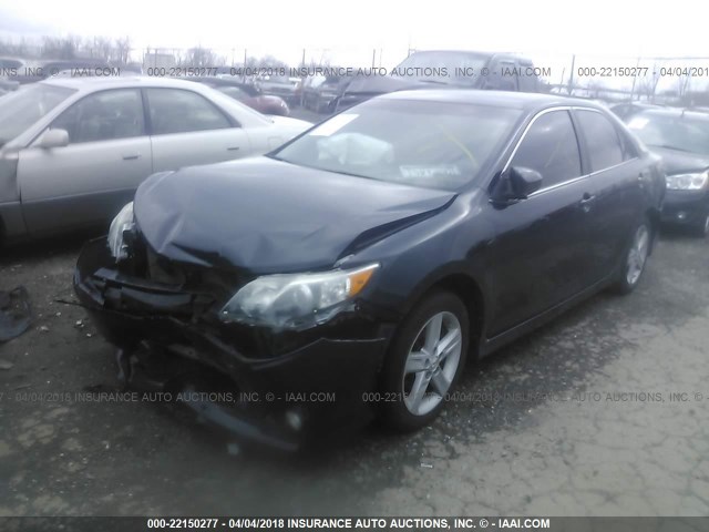 4T1BF1FK0CU075604 - 2012 TOYOTA CAMRY SE/LE/XLE BLACK photo 2
