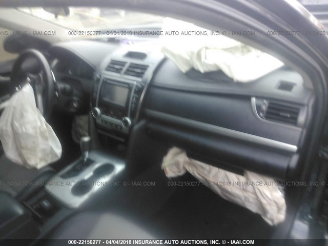 4T1BF1FK0CU075604 - 2012 TOYOTA CAMRY SE/LE/XLE BLACK photo 5