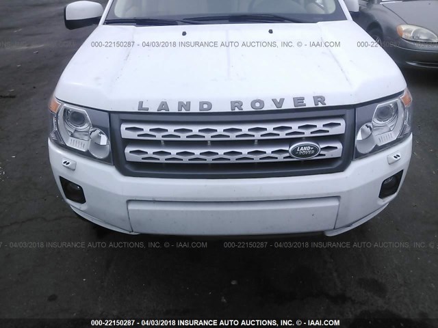 SALFR2BN8BH255125 - 2011 LAND ROVER LR2 HSE WHITE photo 6