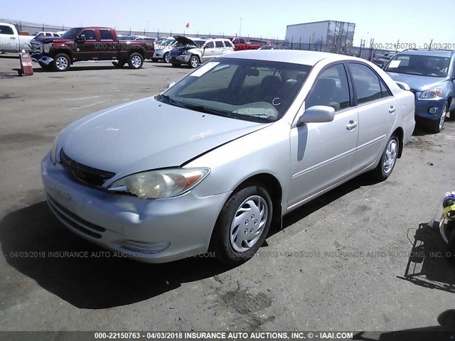 4T1BE32KX3U782150 - 2003 TOYOTA CAMRY LE/XLE/SE ვერცხლისფერი ფოტო 2