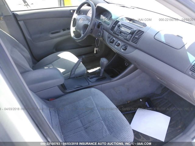 4T1BE32KX3U782150 - 2003 TOYOTA CAMRY LE/XLE/SE ვერცხლისფერი ფოტო 5