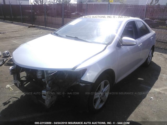4T1BF1FK7CU166823 - 2012 TOYOTA CAMRY SE/LE/XLE 银色 照片 2