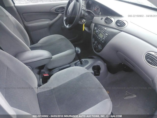 1FAFP33P63W156325 - 2003 FORD FOCUS LX WHITE photo 5