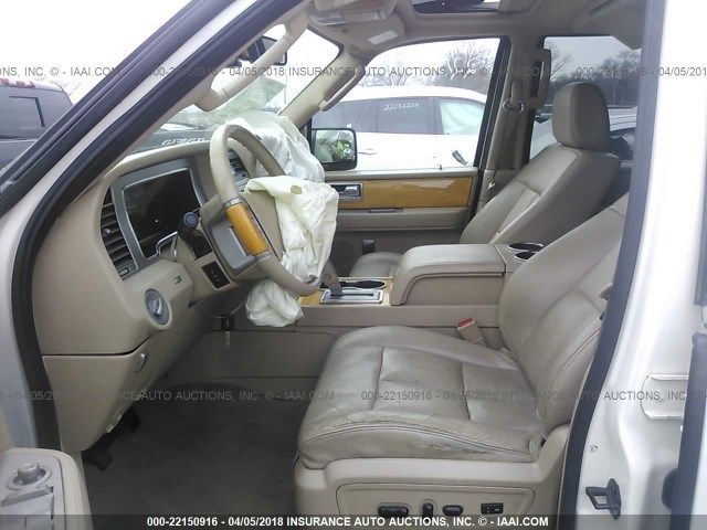5LMFU285X7LJ19623 - 2007 LINCOLN NAVIGATOR WHITE photo 5