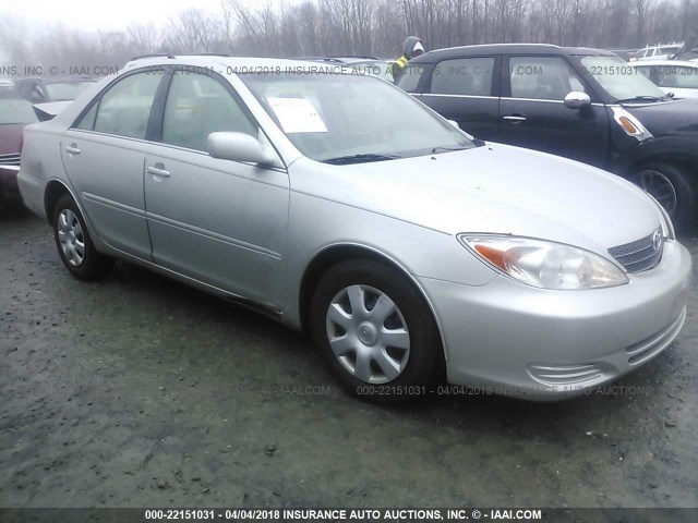 4T1BE32K24U860180 - 2004 TOYOTA CAMRY LE/XLE/SE ვერცხლისფერი ფოტო 1