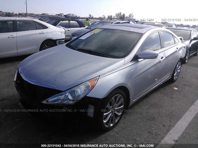 5NPEC4AC8DH706106 - 2013 HYUNDAI SONATA SE/LIMITED SILVER photo 2