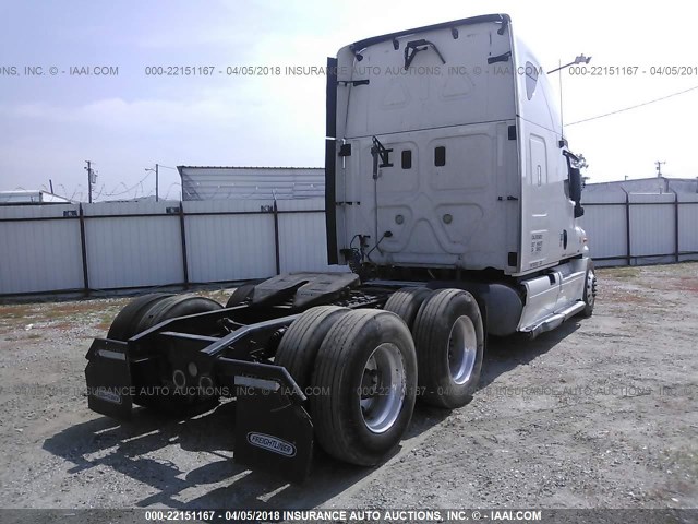 1FUJGLDR5CSBH2339 - 2012 FREIGHTLINER CASCADIA 125  WHITE photo 4