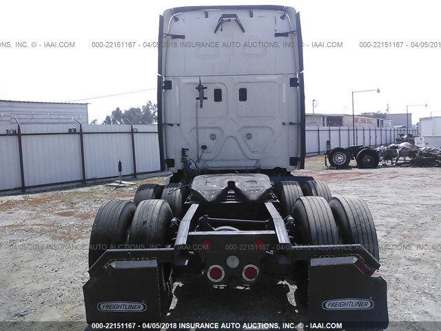 1FUJGLDR5CSBH2339 - 2012 FREIGHTLINER CASCADIA 125  WHITE photo 8