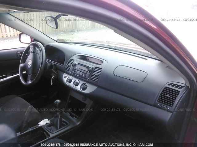 JTDBE32K853024563 - 2005 TOYOTA CAMRY LE/XLE/SE RED photo 5