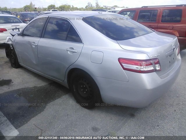 4T1BF3EK2AU053436 - 2010 TOYOTA CAMRY SE/LE/XLE SILVER photo 3
