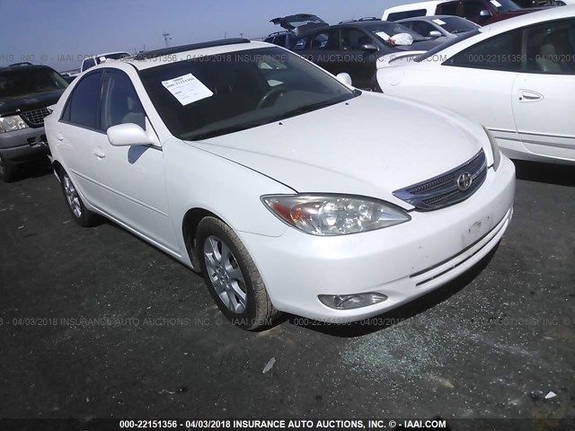 JTDBE32K340269092 - 2004 TOYOTA CAMRY LE/XLE WHITE photo 1