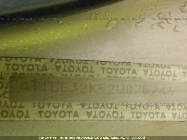 4T1BE32K52U075746 - 2002 TOYOTA CAMRY LE/XLE/SE WHITE photo 9