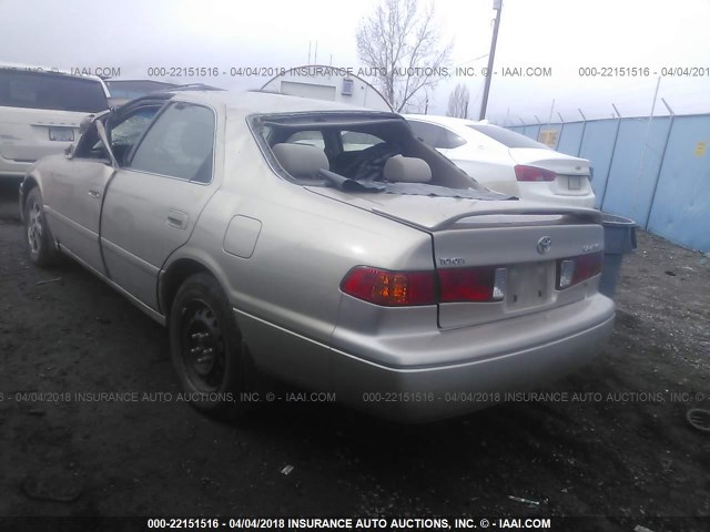 JT2BF22K810296932 - 2001 TOYOTA CAMRY CE/LE/XLE GOLD photo 3