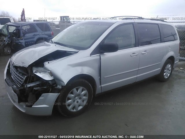 2A4RR4DE6AR375788 - 2010 CHRYSLER TOWN & COUNTRY LX SILVER photo 2