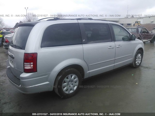 2A4RR4DE6AR375788 - 2010 CHRYSLER TOWN & COUNTRY LX SILVER photo 4