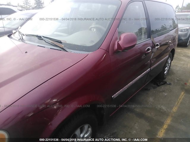 KNDUP131056636915 - 2005 KIA SEDONA EX/LX BURGUNDY photo 6