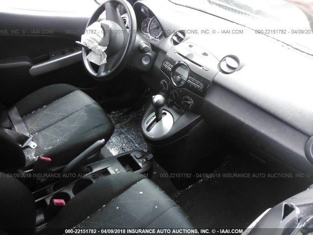 JM1DE1KY4E0176648 - 2014 MAZDA MAZDA2 SPORT SILVER photo 5