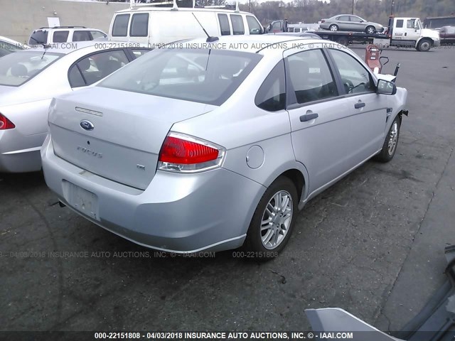 1FAHP35N68W300905 - 2008 FORD FOCUS SE/SEL/SES SILVER photo 4