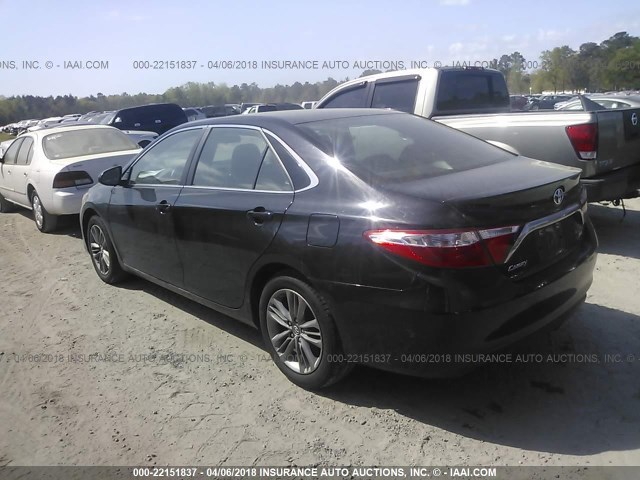 4T1BF1FK4HU328964 - 2017 TOYOTA CAMRY LE/XLE/SE/XSE BLACK photo 3