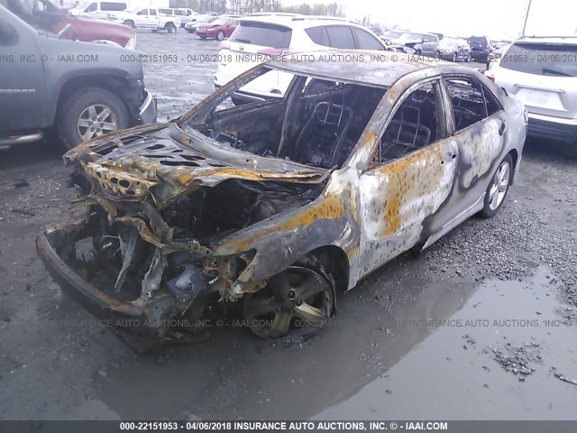 4T1BF3EK1BU618115 - 2011 TOYOTA CAMRY SE/LE/XLE SILVER photo 2